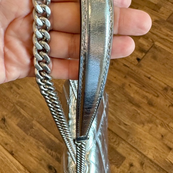 New Tory Burch Kira Metallic Diamond Quilt Convertible Shoulder Bag Purse Silver - Picture 8 of 13